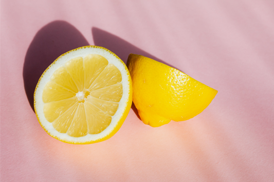4 Benefits to Waking Up with Lemon Water